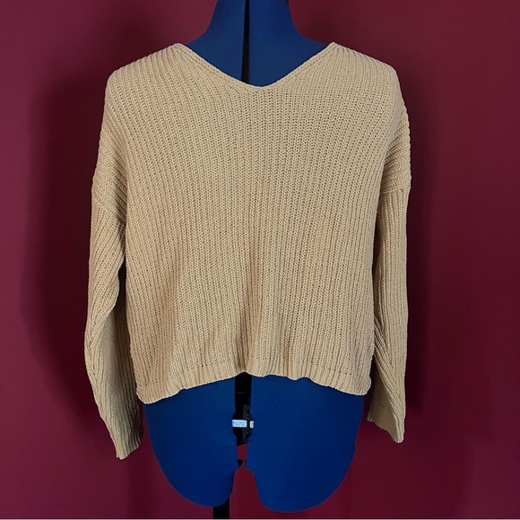 Jessica Simpson Twisted Front Cropped Sweater - Picture 4 of 9